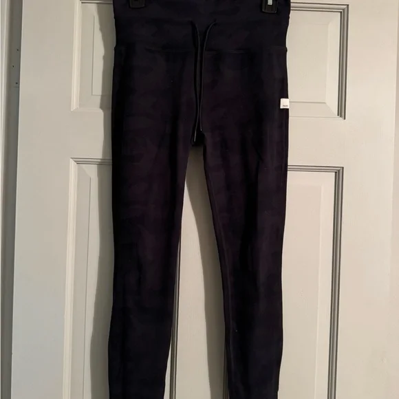 Vuori Dark Camouflage Leggings - Picture 1 of 6